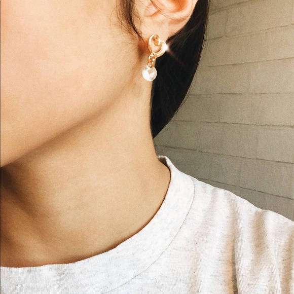 Brandy Melville Pearl Earrings Shop, 60 